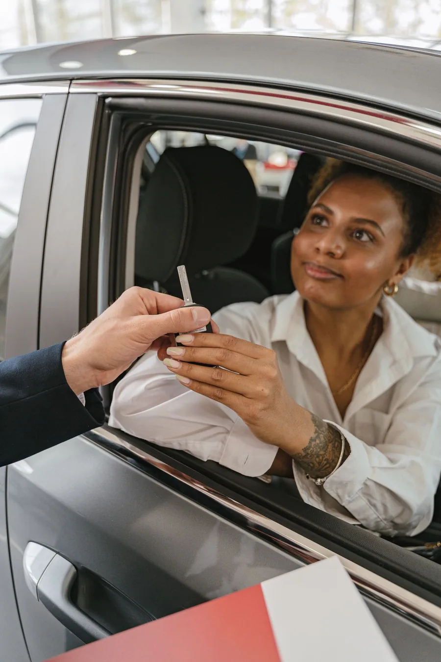 Driver receiving car keys after completing auto insurance paperwork